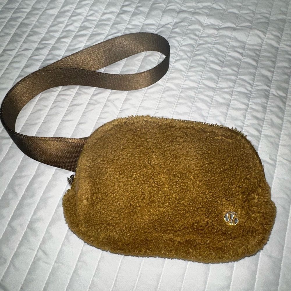Lululemon | Everywhere Fleece Belt Bag in Burnt Caramel